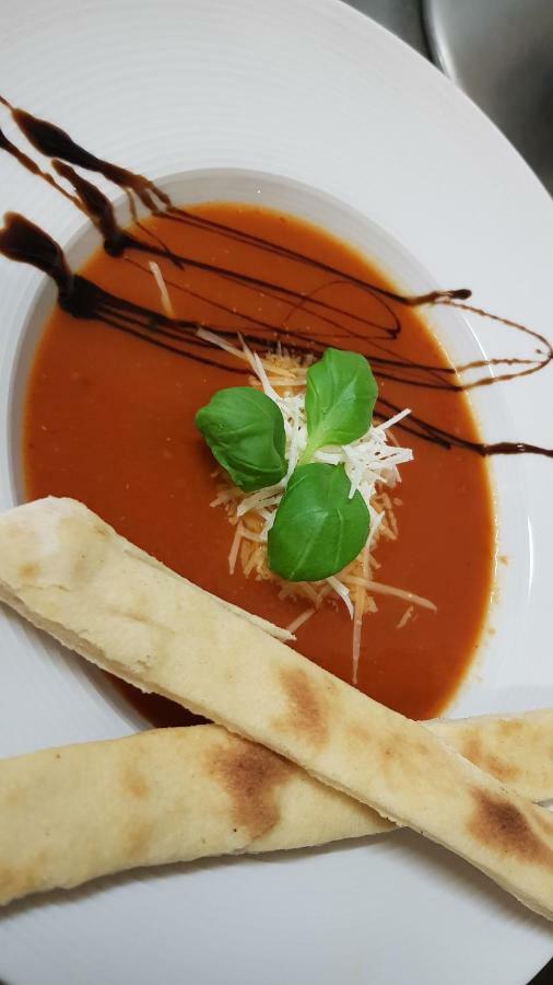 ホテル Pizzeria Alzbetka Strecno エクステリア 写真