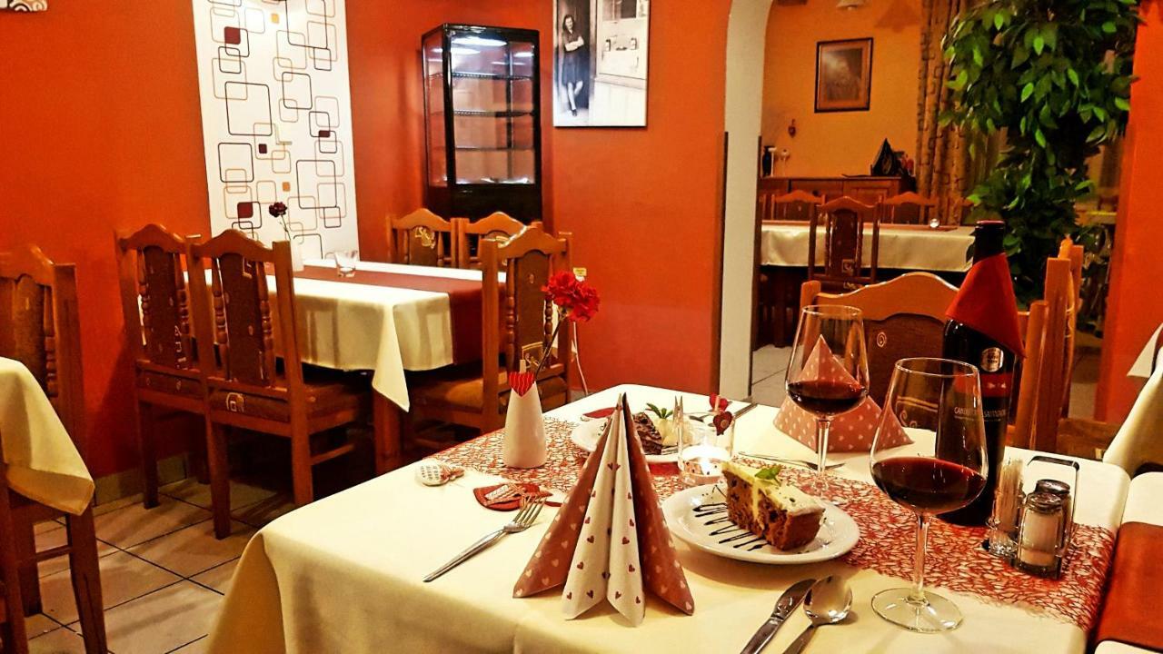 ホテル Pizzeria Alzbetka Strecno エクステリア 写真